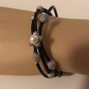 Diamonds,leather& silver triple strand flower  Pearl magnetic clasp bracelet new